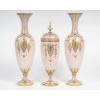 Élégant ensemble de trois vases en opaline rose, style Louis XVI – fin XIXᵉ siècle 9