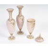 Élégant ensemble de trois vases en opaline rose, style Louis XVI – fin XIXᵉ siècle 15