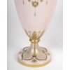 Élégant ensemble de trois vases en opaline rose, style Louis XVI – fin XIXᵉ siècle 13
