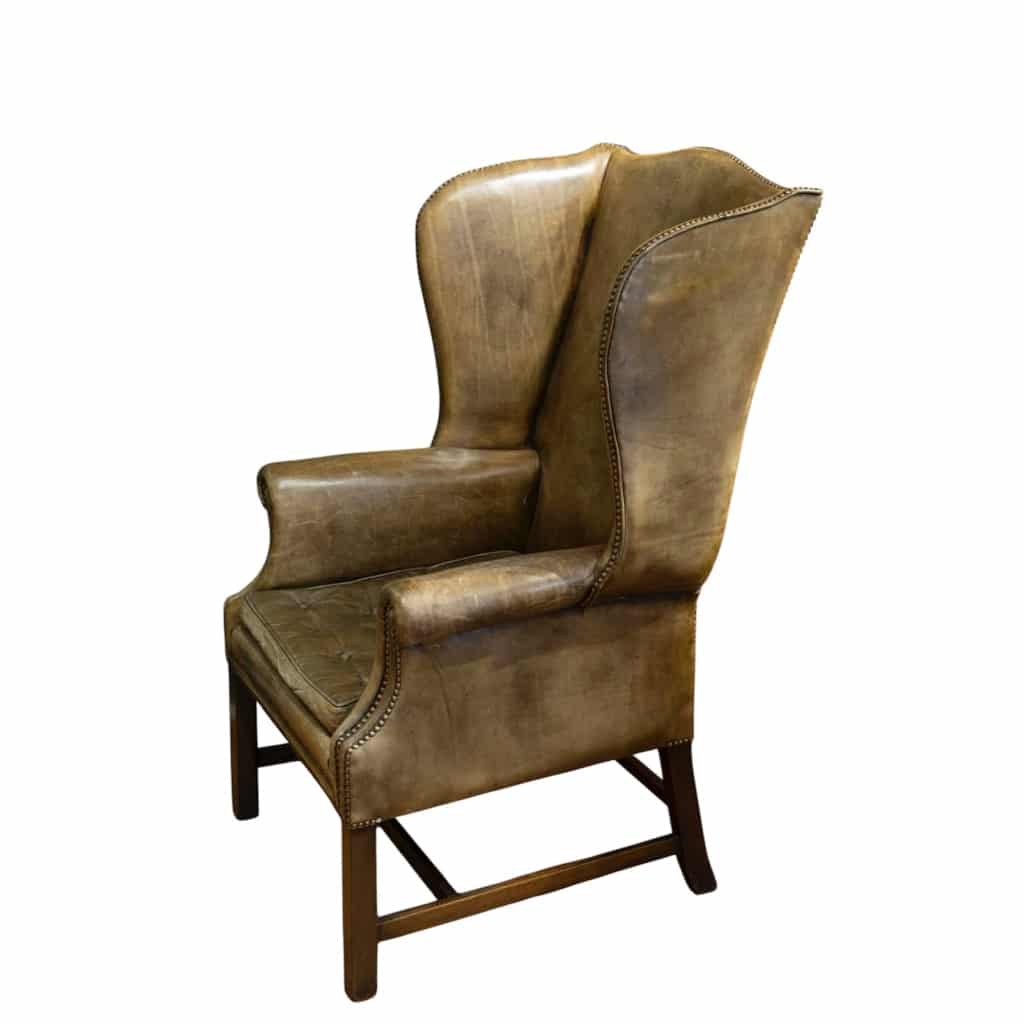 Grand fauteuil anglais appelé « Wing Chair » en cuir vert. Circa 1920 5
