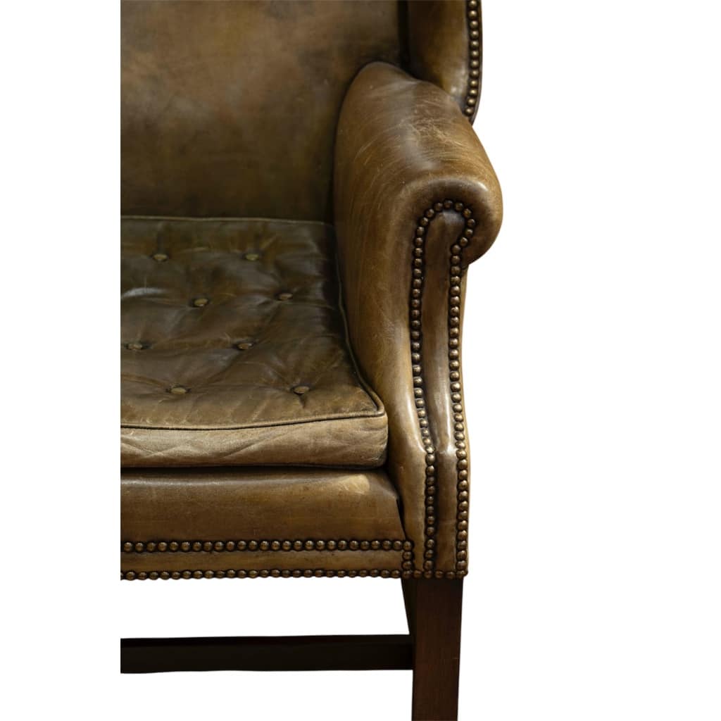Grand fauteuil anglais appelé « Wing Chair » en cuir vert. Circa 1920 6