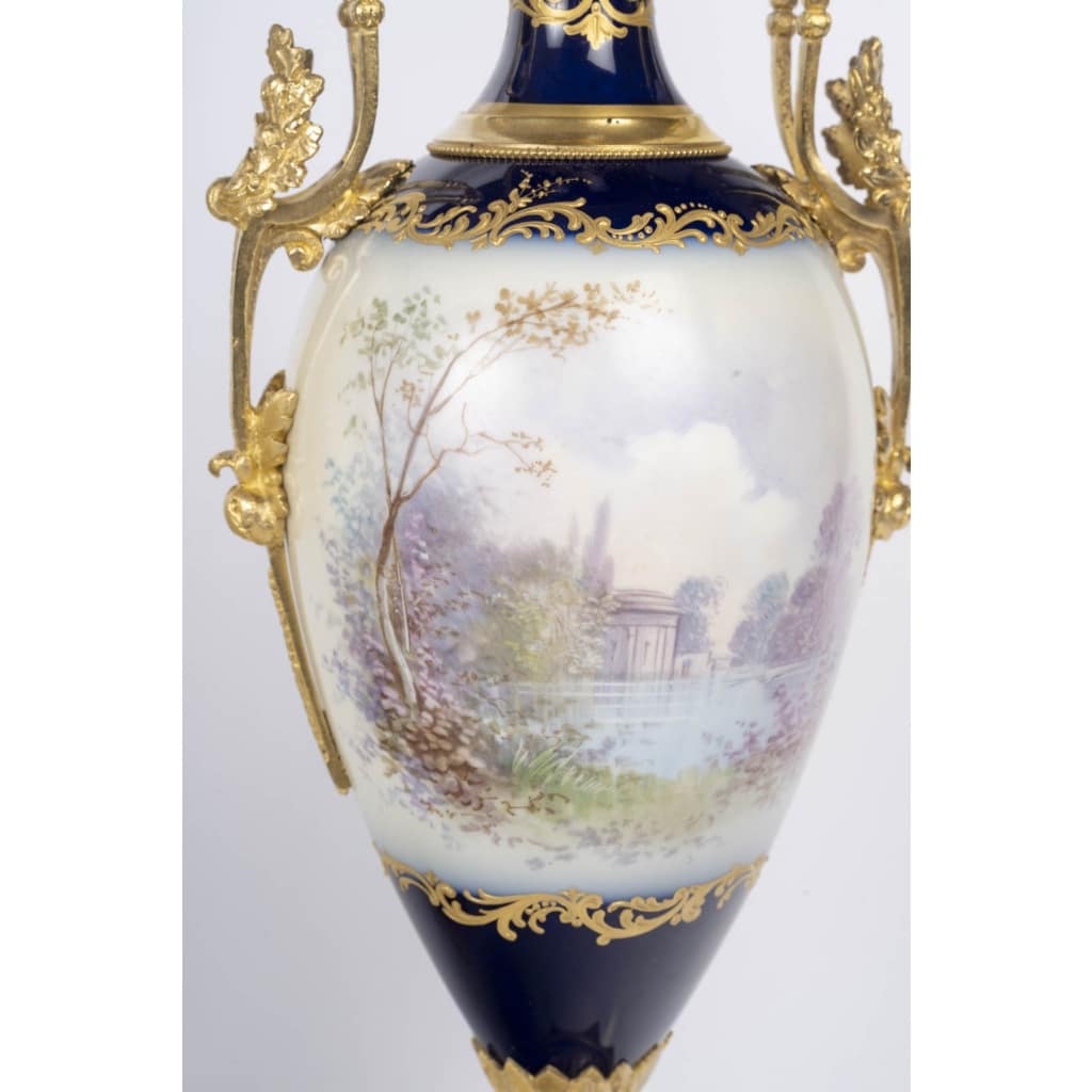 Paire de vases dans le goût de Sèvres, XIXᵉ siècle – époque Napoléon III 7