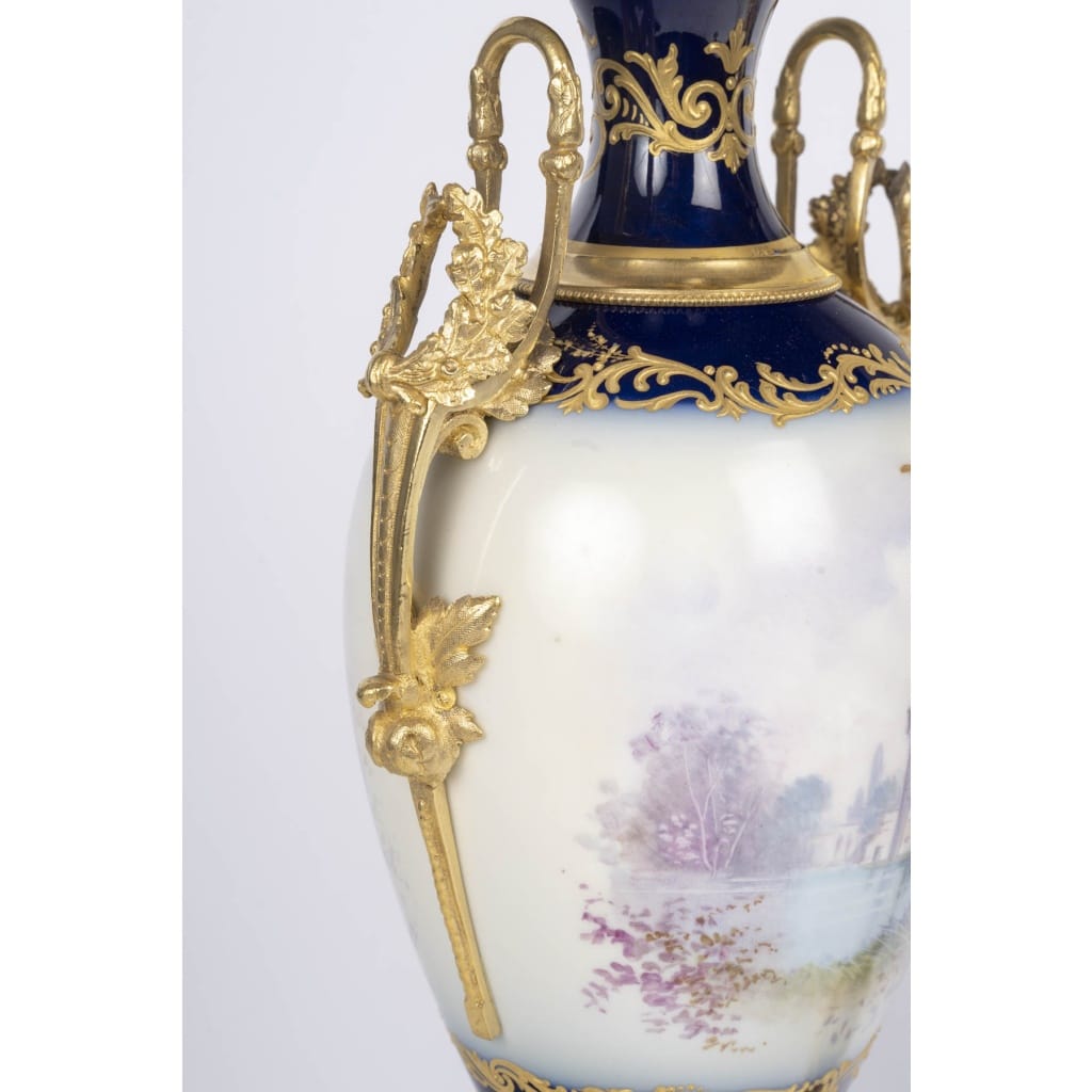 Paire de vases dans le goût de Sèvres, XIXᵉ siècle – époque Napoléon III 8