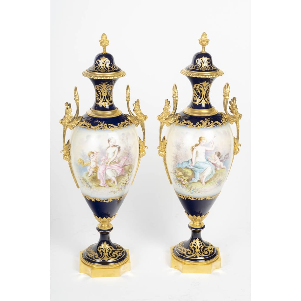 Paire de vases dans le goût de Sèvres, XIXᵉ siècle – époque Napoléon III 11