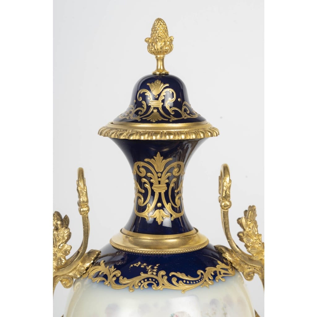 Paire de vases dans le goût de Sèvres, XIXᵉ siècle – époque Napoléon III 10