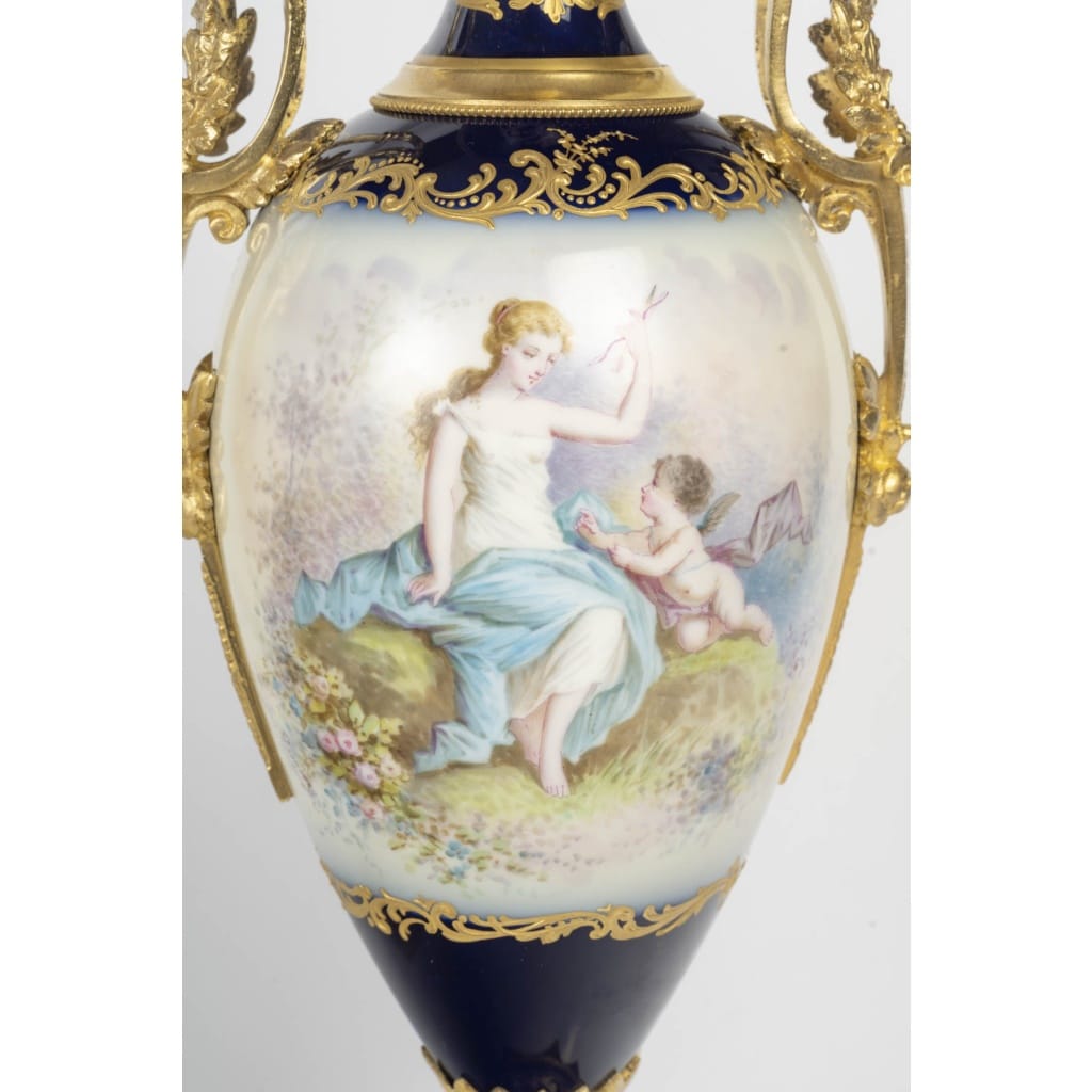 Paire de vases dans le goût de Sèvres, XIXᵉ siècle – époque Napoléon III 9