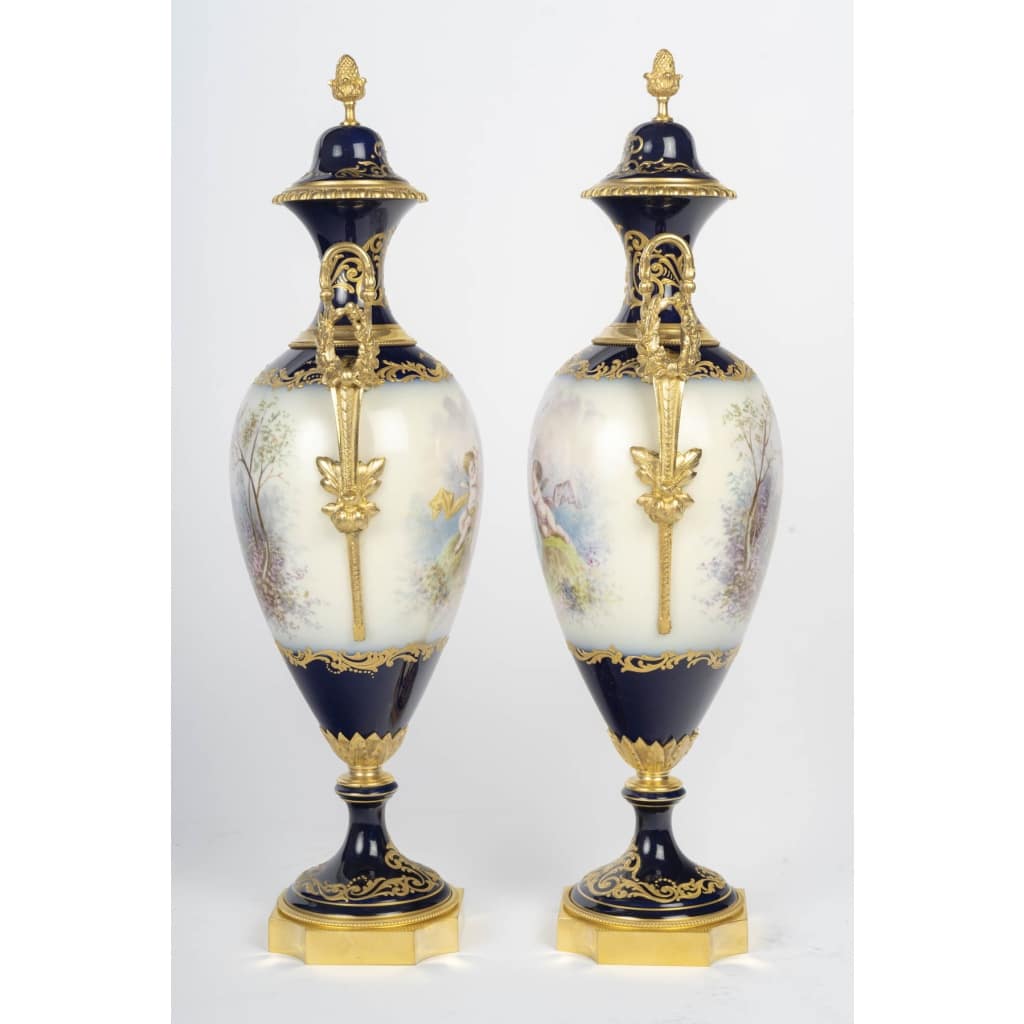 Paire de vases dans le goût de Sèvres, XIXᵉ siècle – époque Napoléon III 4