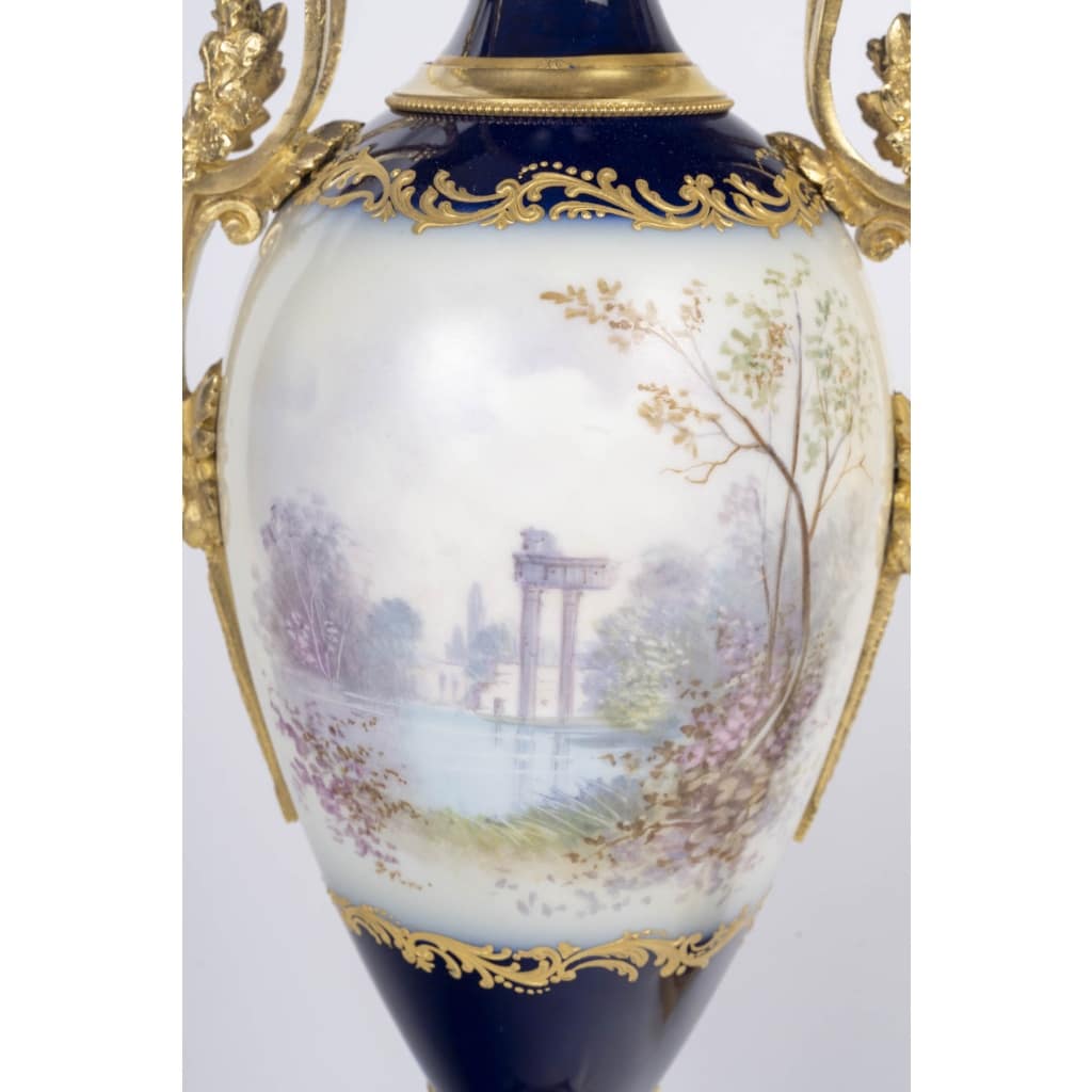 Paire de vases dans le goût de Sèvres, XIXᵉ siècle – époque Napoléon III 6