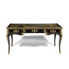 Bureau plat Louis XV de Pierre Cardin, laqué noir et orné de bronzes doré 10 Bureau plat Louis XV de Pierre Cardin, laqué noir et orné de bronzes doré 10