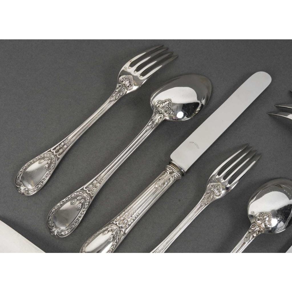 ODIOT Ménagère modèle « LOUVECIENNES » 99 pièces Argent massif XXème 8