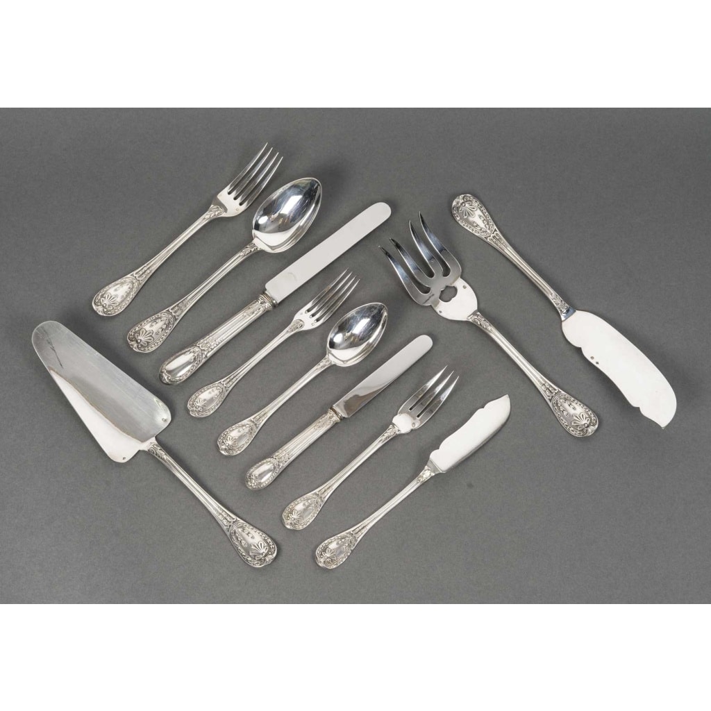 ODIOT Ménagère modèle « LOUVECIENNES » 99 pièces Argent massif XXème 30