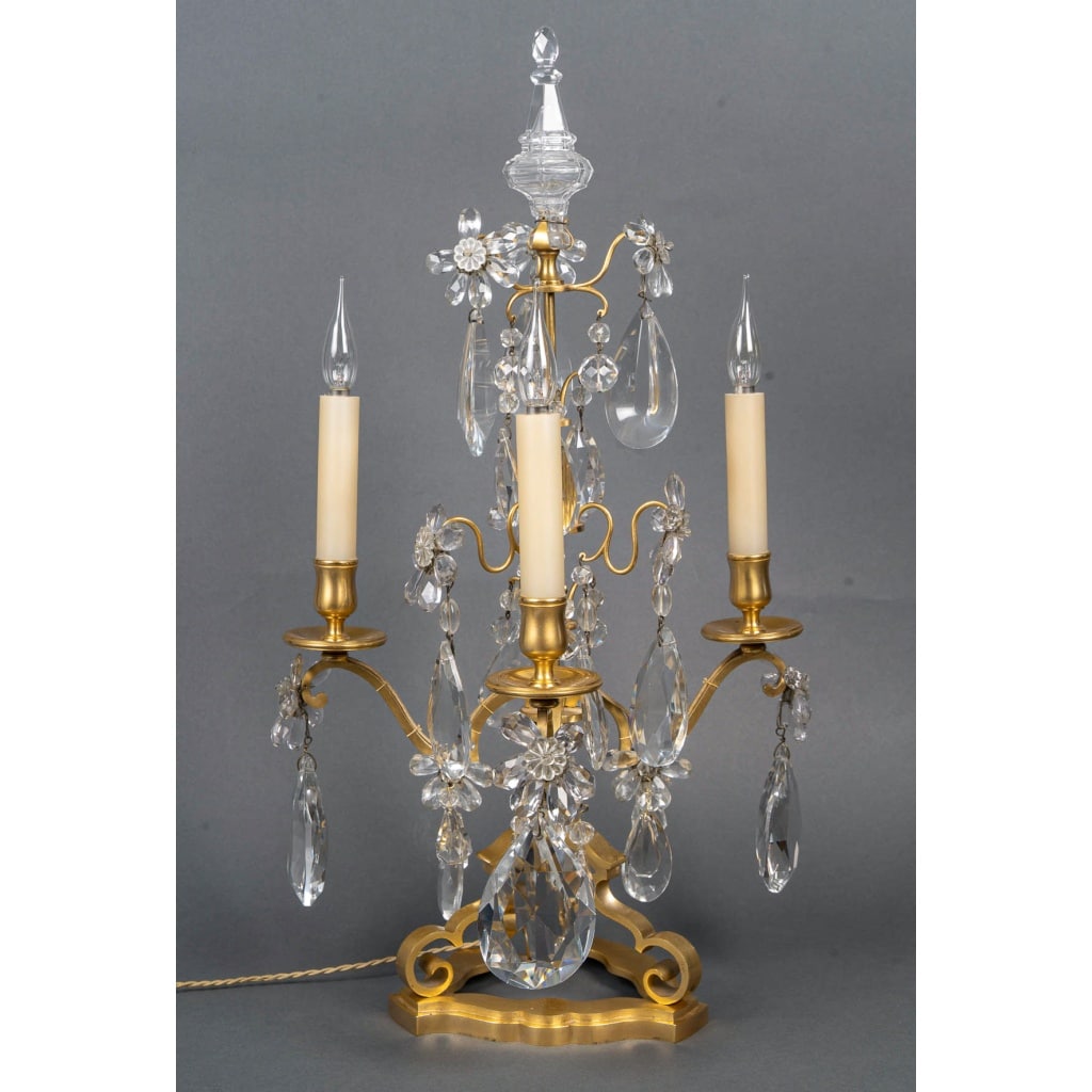 Paire de girandoles de style Louis XV en bronze doré et décor de cristal Maison Baguès vers 1950-1960 4