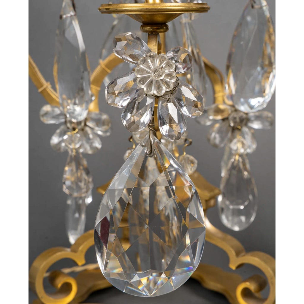 Paire de girandoles de style Louis XV en bronze doré et décor de cristal Maison Baguès vers 1950-1960 5