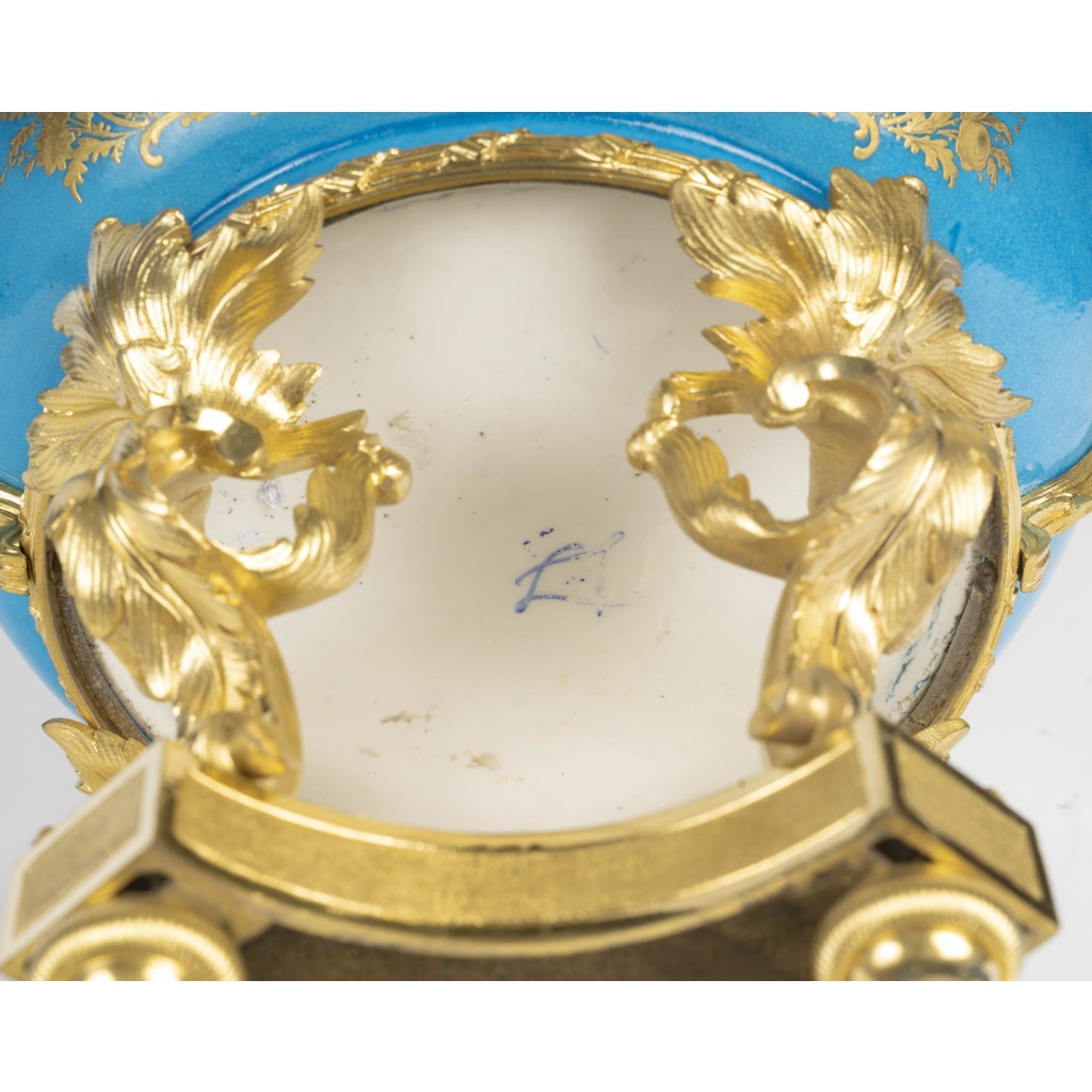 Samson, Coupe en porcelaine et sa monture en bronze doré. XIXème siècle 11