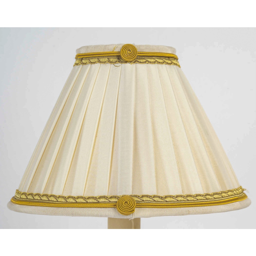 Paire de Flambeaux d’époque Directoire vers 1795-1799 en Bronze Ciselé et Doré, Montée en lampes 3 Paire de Flambeaux d’époque Directoire vers 1795-1799 en Bronze Ciselé et Doré, Montée en lampes 3