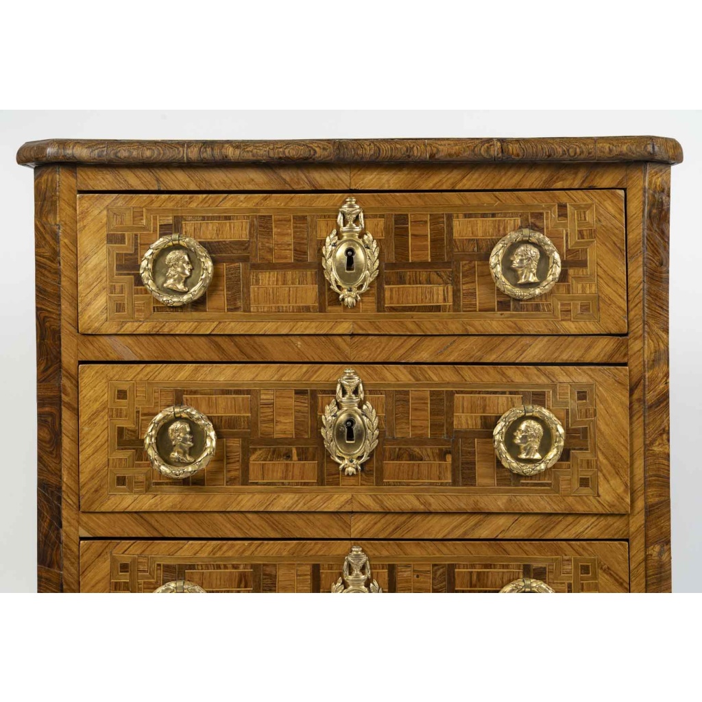 Commode d’époque Louis XVI en marqueterie 5