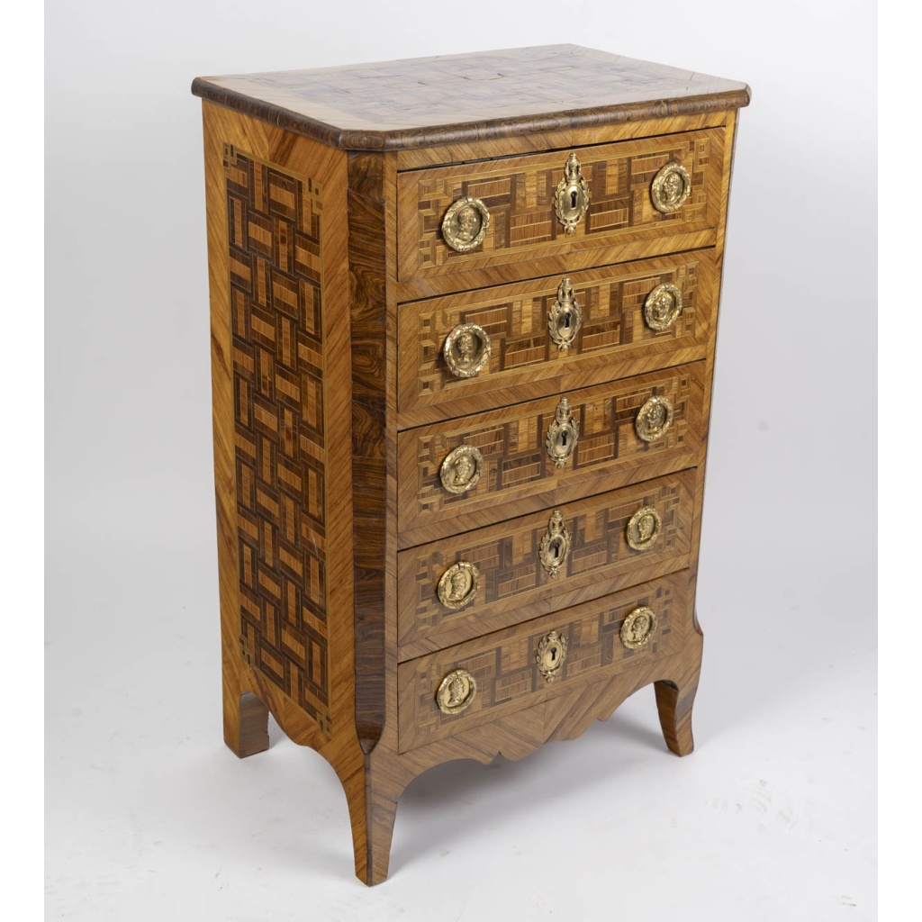 Commode d’époque Louis XVI en marqueterie