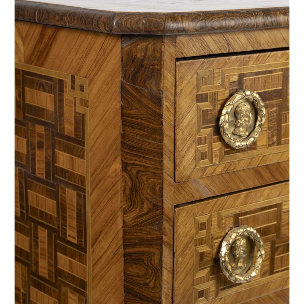 Commode d’époque Louis XVI en marqueterie 6