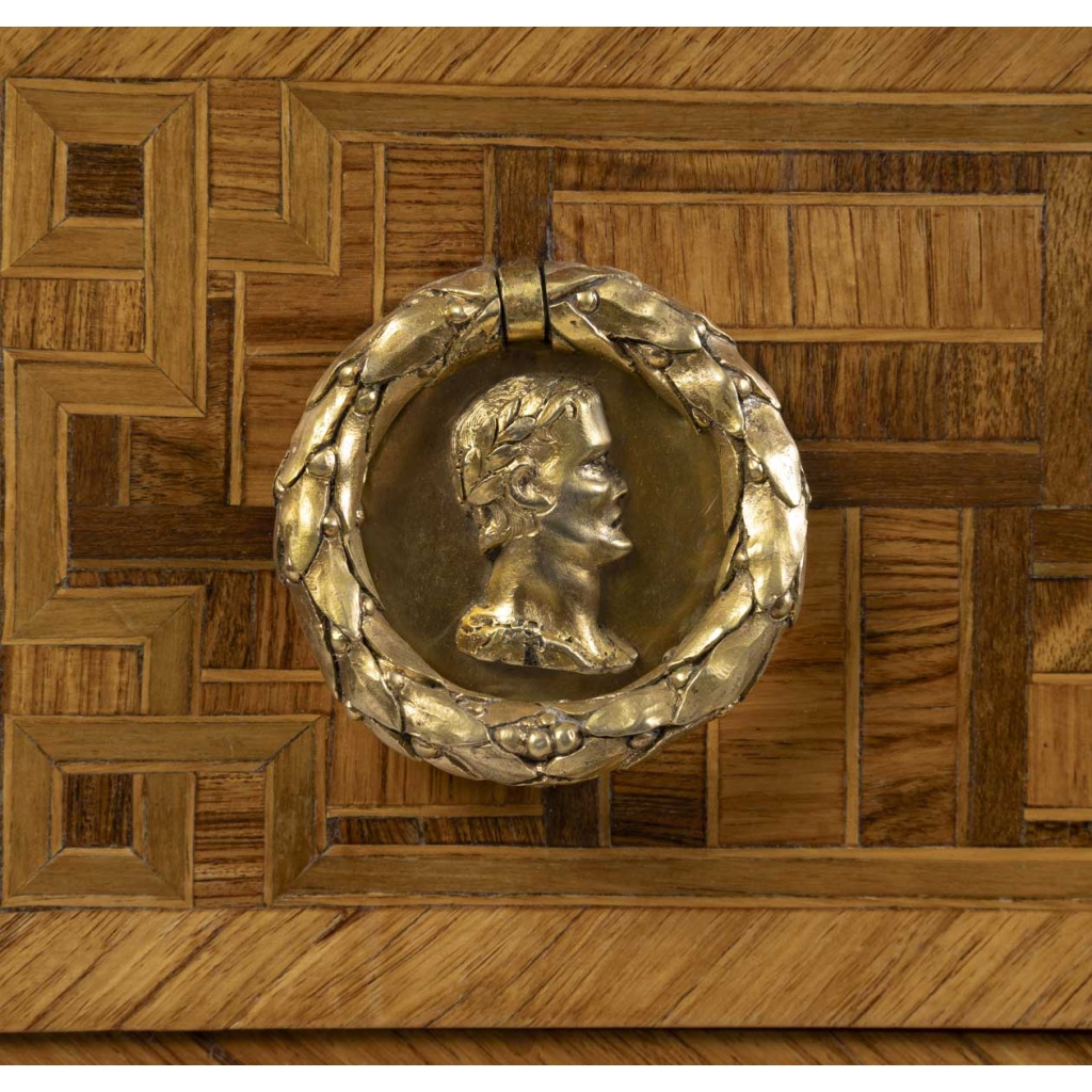 Commode d’époque Louis XVI en marqueterie 8
