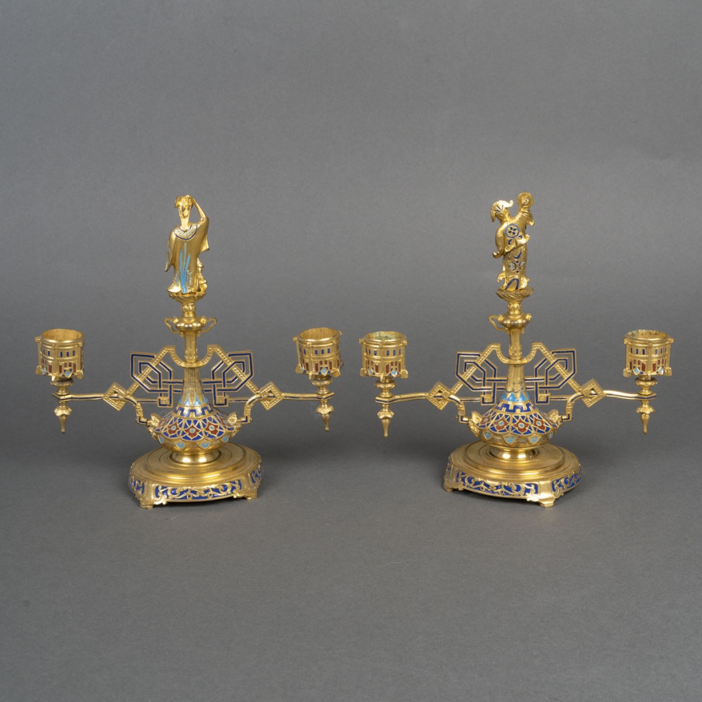 Paire de bougeoirs en bronze doré japonisant, France fin du XIXème siècle 11