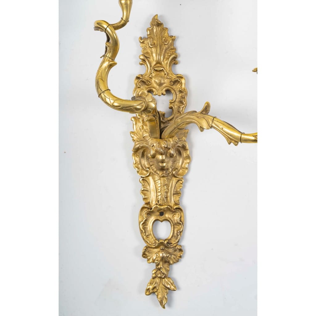 Paire d’Appliques en Bronze Doré d’époque Louis XV au C Couronné vers 1745-1749 3 Paire d’Appliques en Bronze Doré d’époque Louis XV au C Couronné vers 1745-1749 3