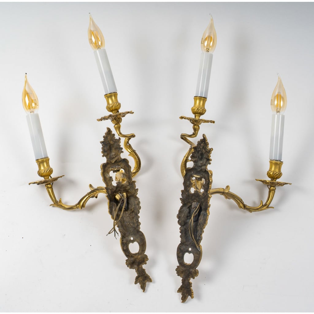 Paire d’Appliques en Bronze Doré d’époque Louis XV au C Couronné vers 1745-1749 8 Paire d’Appliques en Bronze Doré d’époque Louis XV au C Couronné vers 1745-1749 8