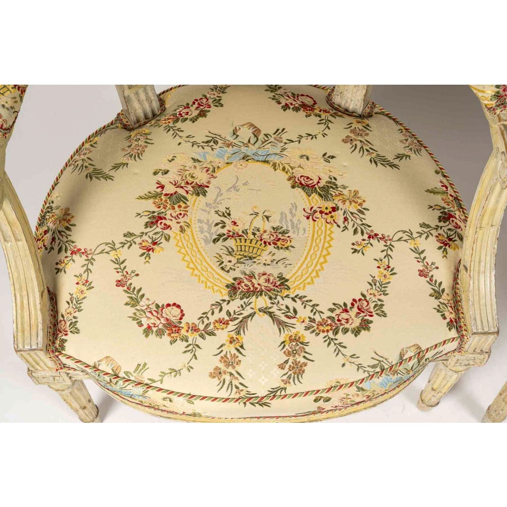 Paire de Fauteuils en hêtre laqué d’Époque Louis XVI vers 1780-1790 4 Paire de Fauteuils en hêtre laqué d’Époque Louis XVI vers 1780-1790 4