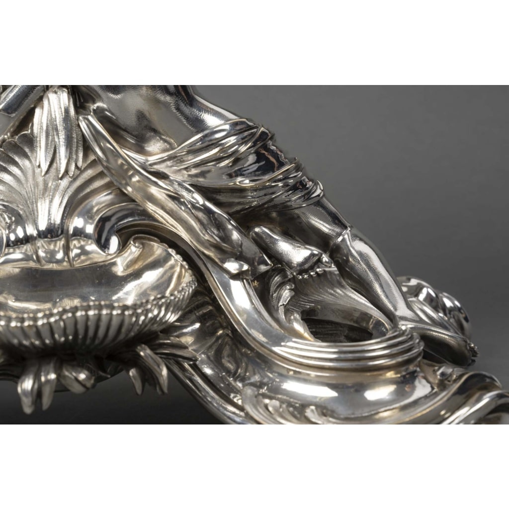 BOIN TABURET Centre de table en bronze argenté Epoque NAPOLEON III 22 BOIN TABURET Centre de table en bronze argenté Epoque NAPOLEON III 22