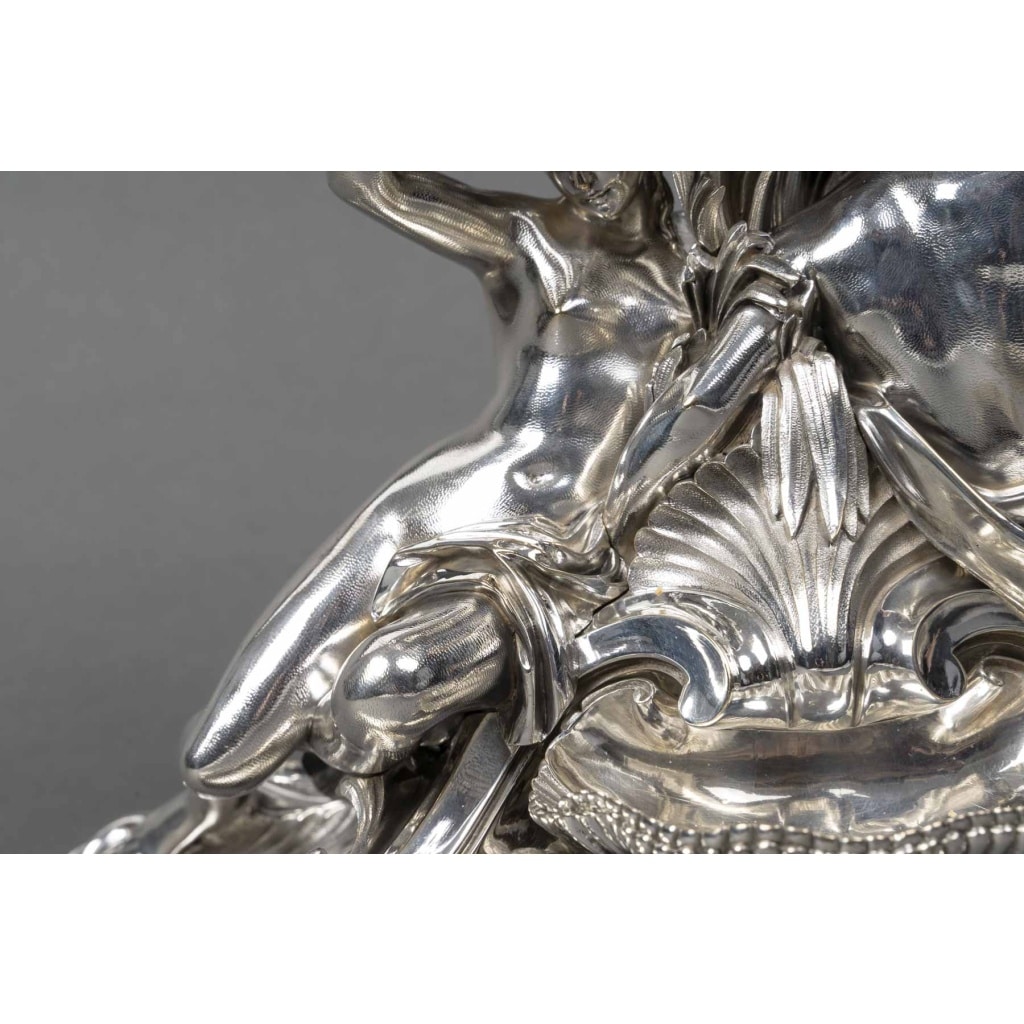 BOIN TABURET Centre de table en bronze argenté Epoque NAPOLEON III 21 BOIN TABURET Centre de table en bronze argenté Epoque NAPOLEON III 21