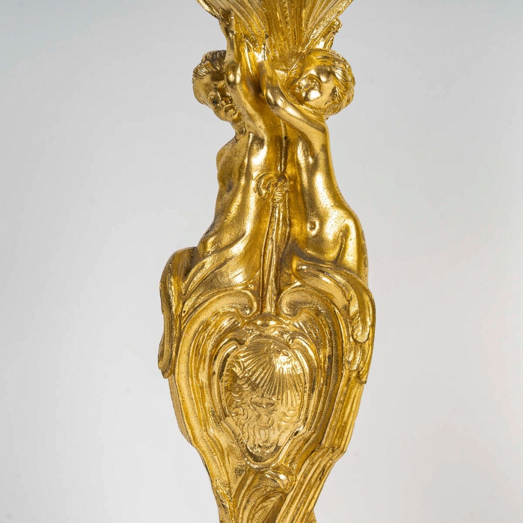 D’après Juste-Aurèle Meissonnier Paire de flambeaux vers 1880 en bronze ciselé et doré montée en Lampes 5