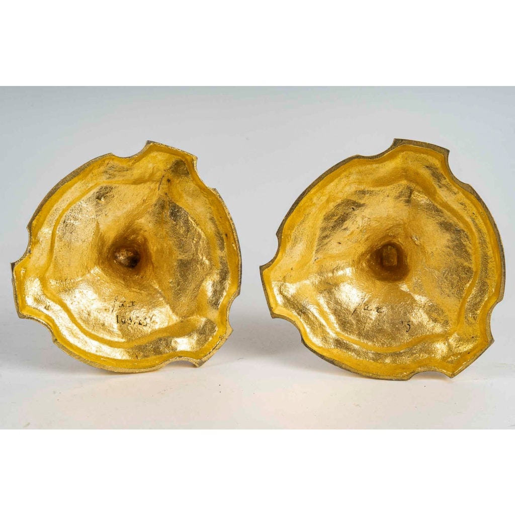 D’après Juste-Aurèle Meissonnier Paire de flambeaux vers 1880 en bronze ciselé et doré montée en Lampes 11
