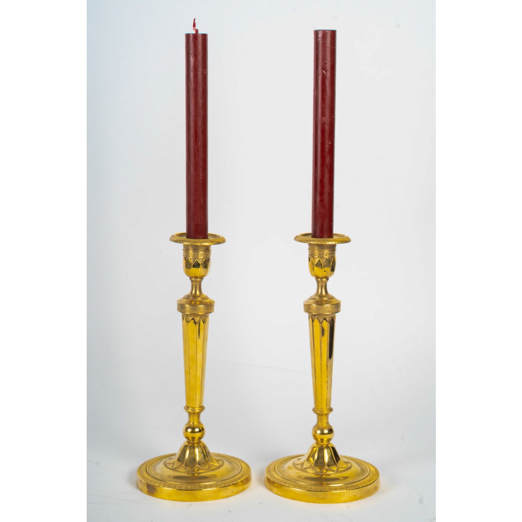 Paire de Flambeaux d’époque Directoire vers 1795-1799 en Bronze Ciselé et Doré, Montée en lampes 4 Paire de Flambeaux d’époque Directoire vers 1795-1799 en Bronze Ciselé et Doré, Montée en lampes 4