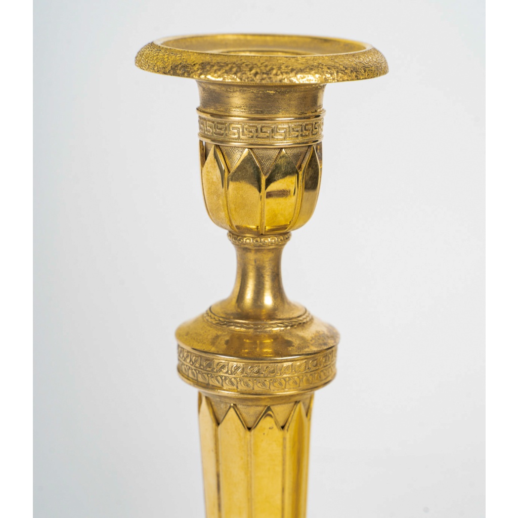 Paire de Flambeaux d’époque Directoire vers 1795-1799 en Bronze Ciselé et Doré, Montée en lampes 6 Paire de Flambeaux d’époque Directoire vers 1795-1799 en Bronze Ciselé et Doré, Montée en lampes 6