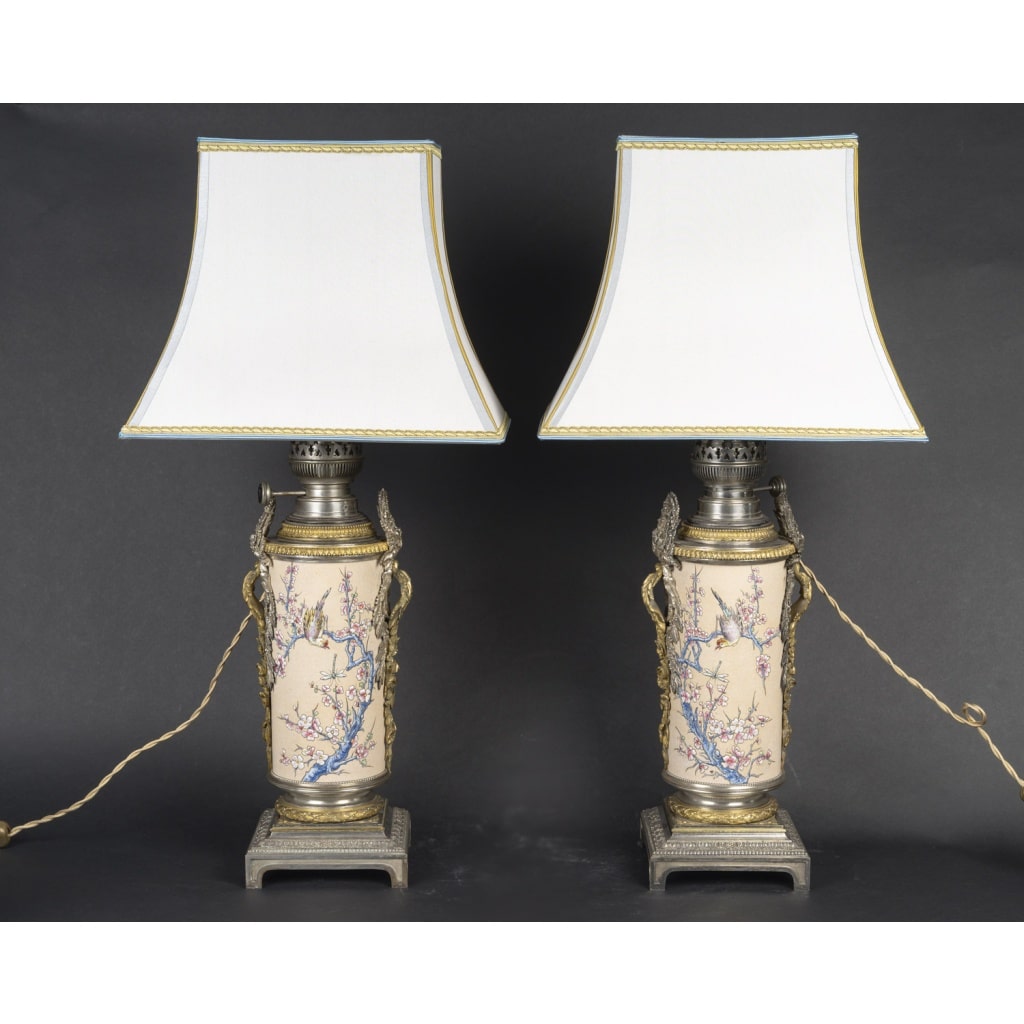 Paire de lampes à motifs japonisants avec montures en bronze – XIXème siècle 2