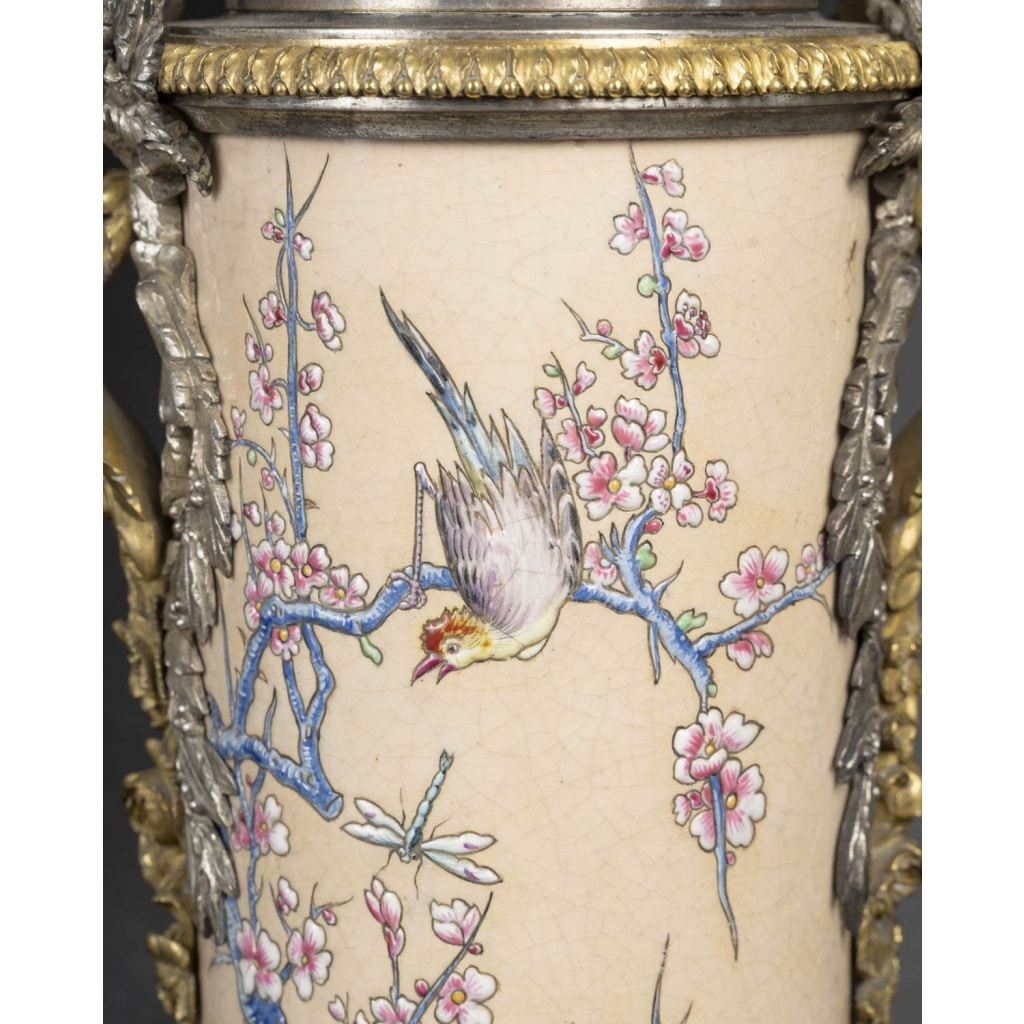 Paire de lampes à motifs japonisants avec montures en bronze – XIXème siècle 12