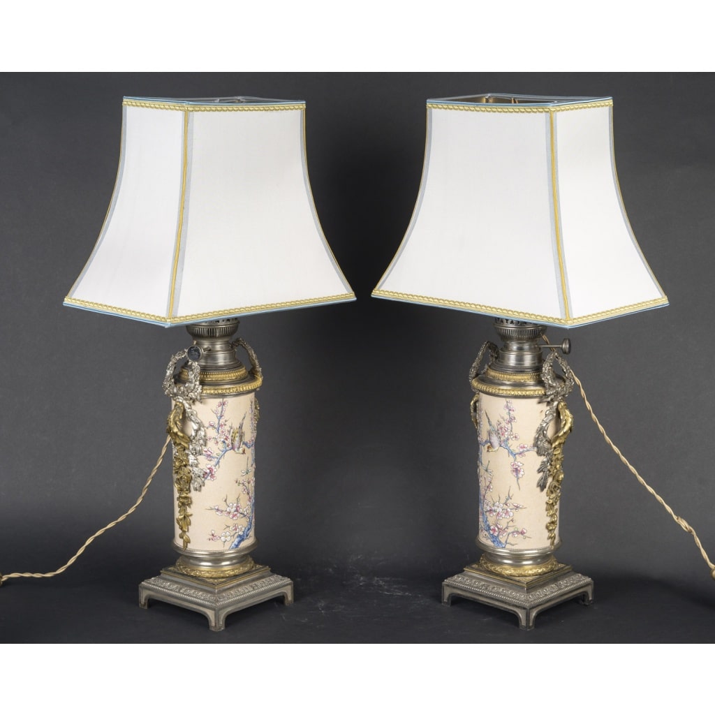 Paire de lampes à motifs japonisants avec montures en bronze – XIXème siècle 10