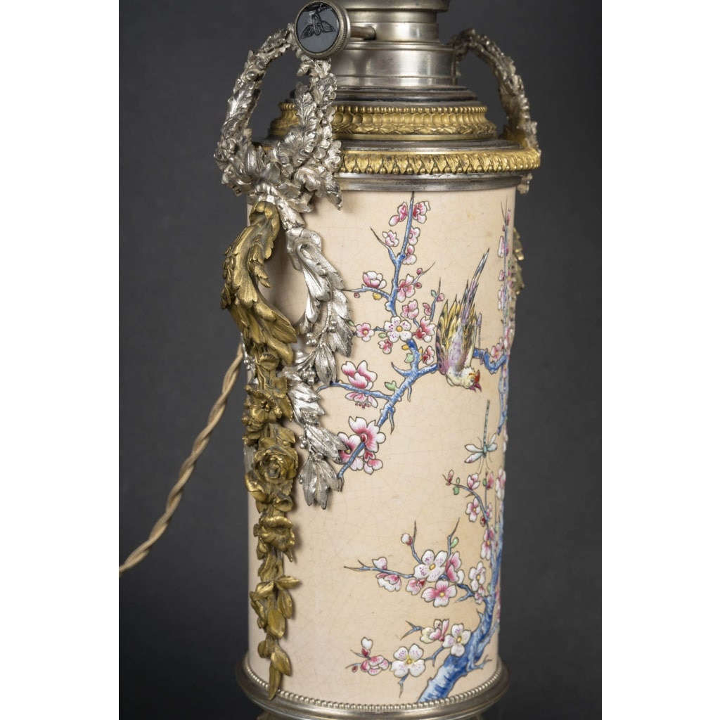Paire de lampes à motifs japonisants avec montures en bronze – XIXème siècle 9
