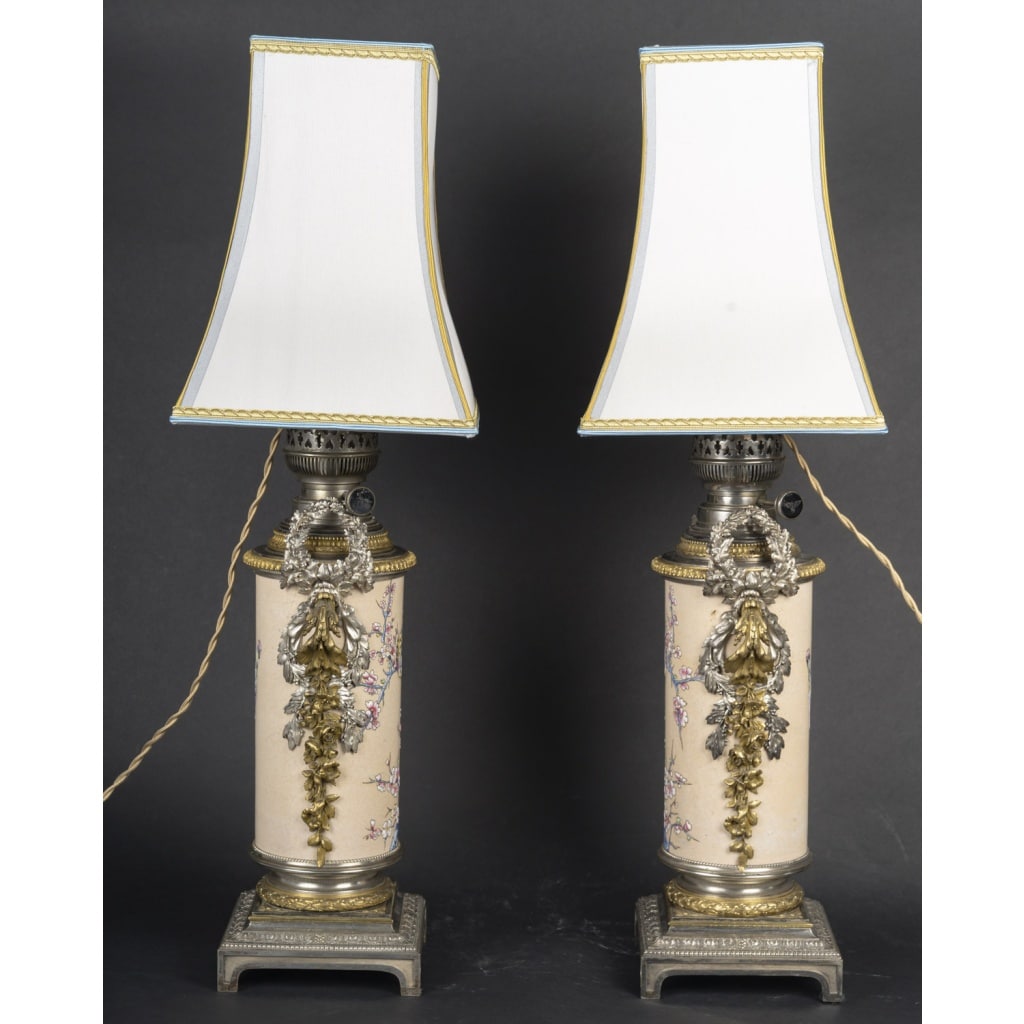 Paire de lampes à motifs japonisants avec montures en bronze – XIXème siècle 7