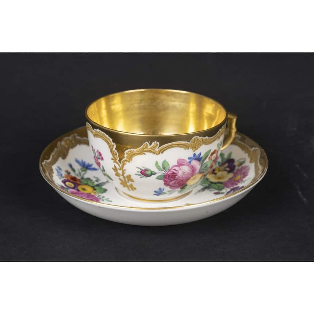 Grande tasse à fleurs polychrome KPM 10