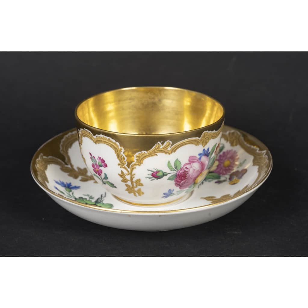 Grande tasse à fleurs polychrome KPM 9