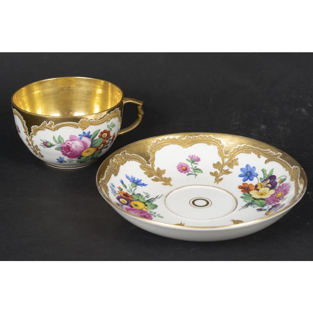 Grande tasse à fleurs polychrome KPM 8