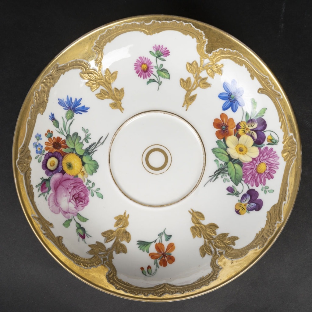 Grande tasse à fleurs polychrome KPM 7