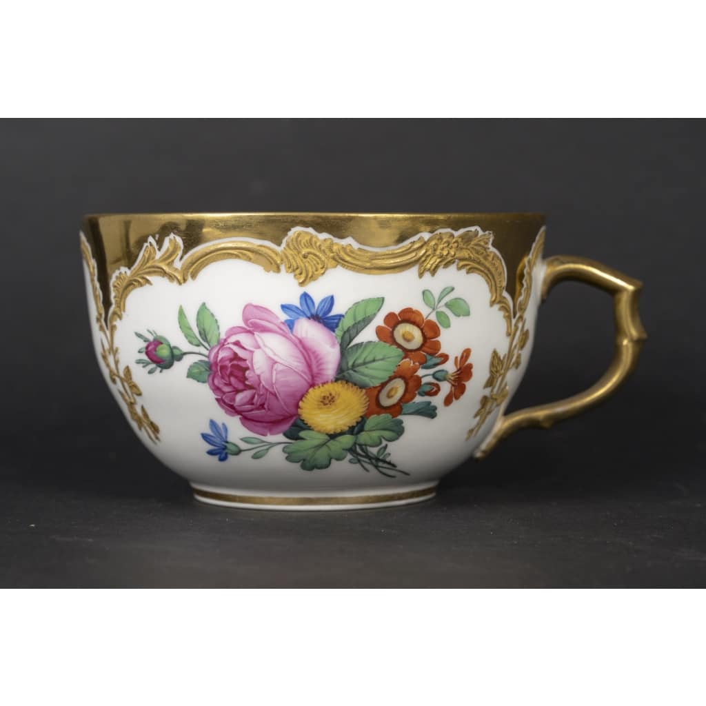 Grande tasse à fleurs polychrome KPM 6