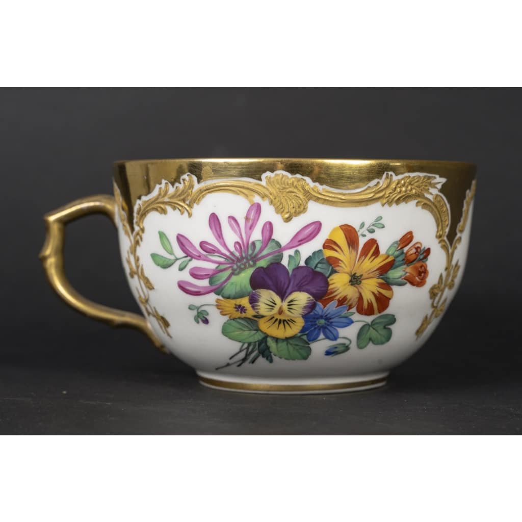Grande tasse à fleurs polychrome KPM 5