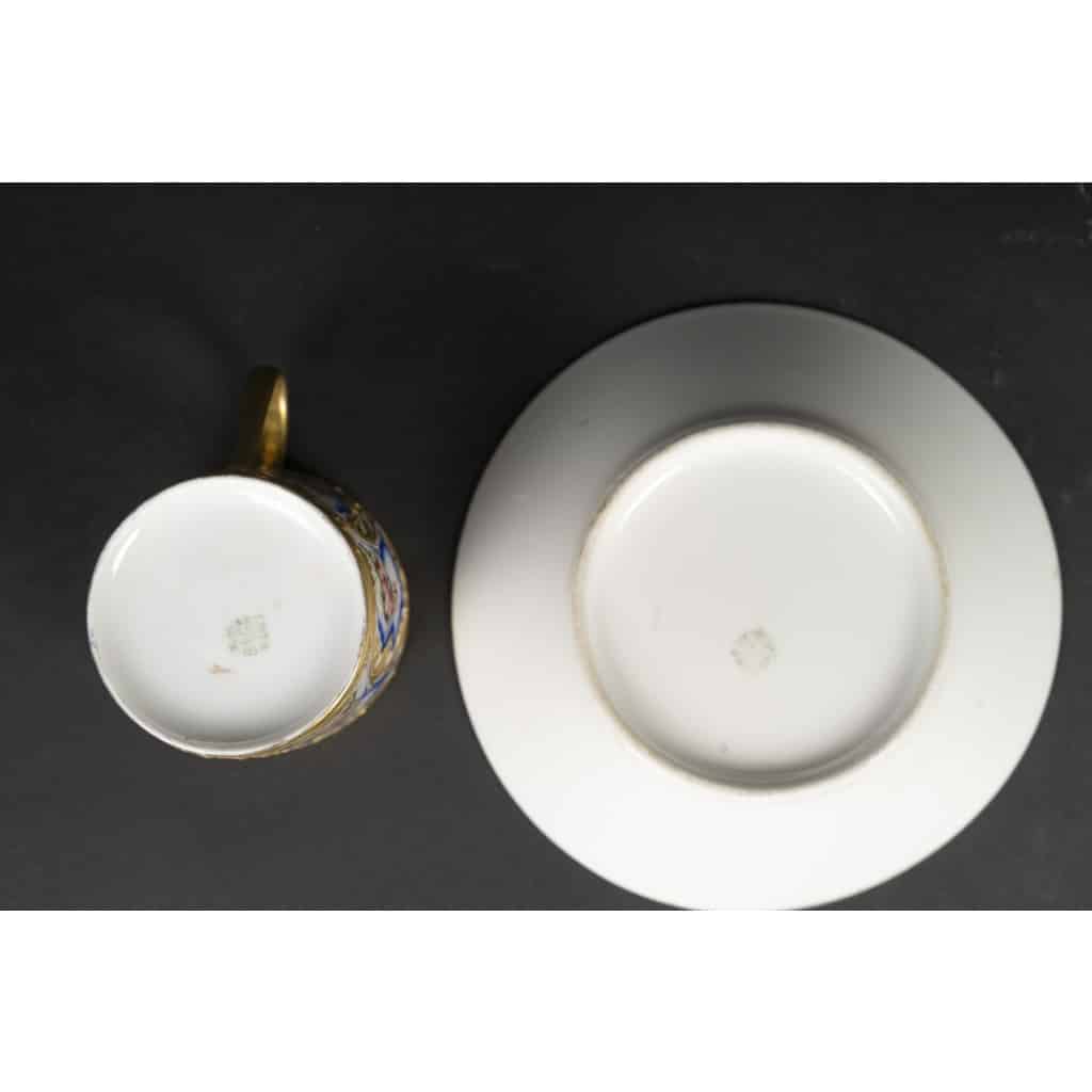 Grande tasse à fleurs polychromes 8