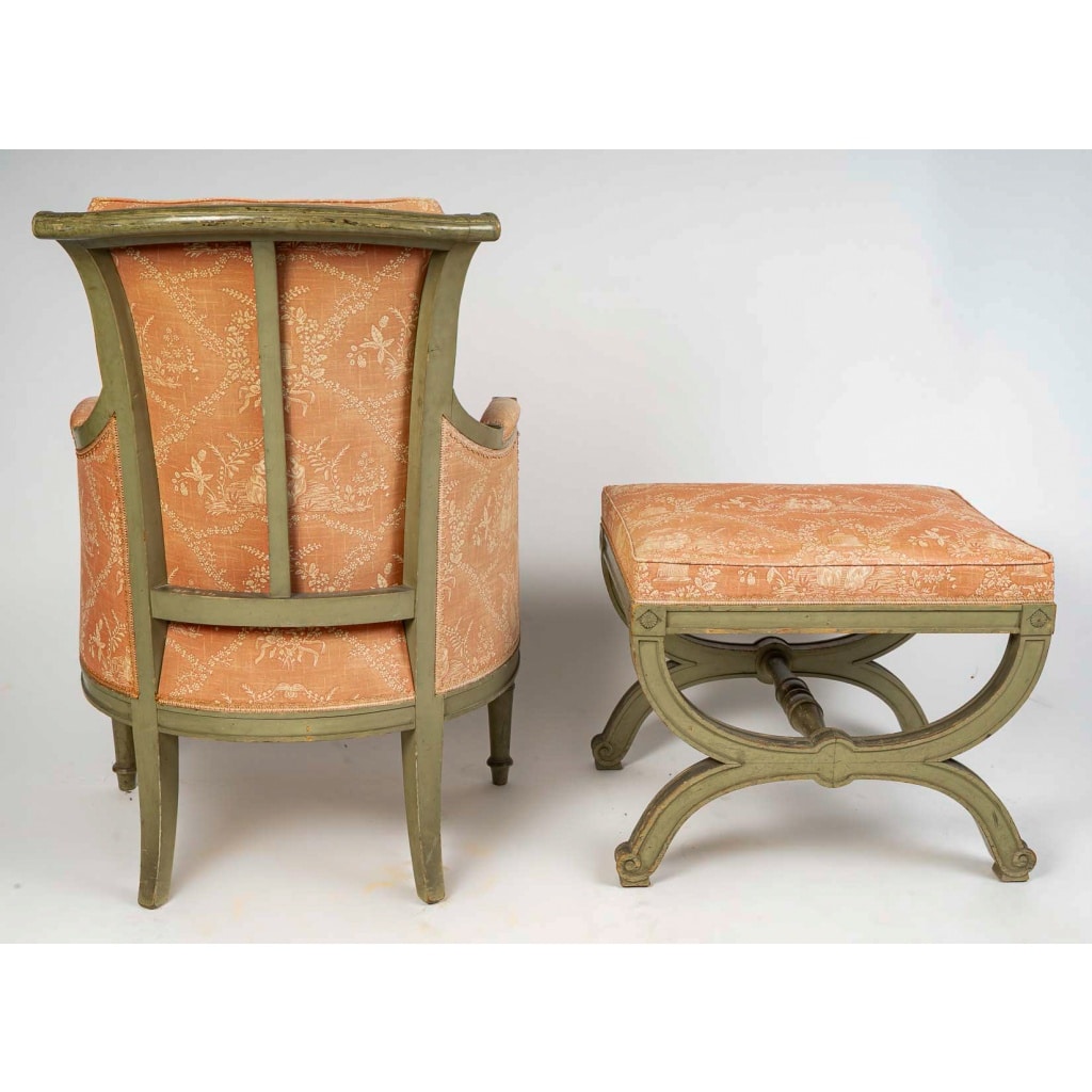 Une large Bergère de la fin du XIXeme siècle en hêtre laqué vert de style Directoire 8 Une large Bergère de la fin du XIXeme siècle en hêtre laqué vert de style Directoire 8