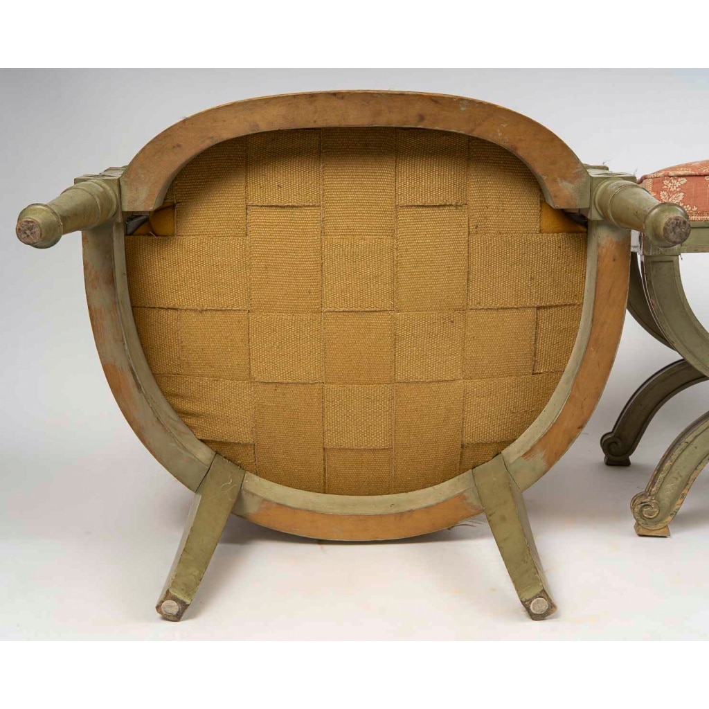 Une large Bergère de la fin du XIXeme siècle en hêtre laqué vert de style Directoire 10 Une large Bergère de la fin du XIXeme siècle en hêtre laqué vert de style Directoire 10