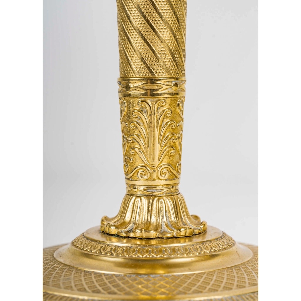 Paire de flambeaux d’époque Restauration en bronze ciselé et doré montés en lampes vers 1830 7