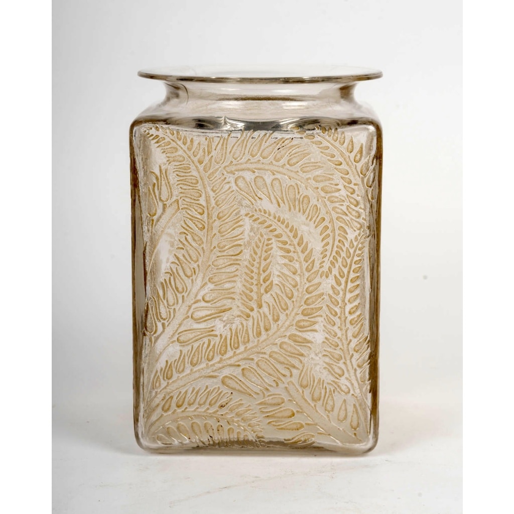 Vase « Myrrhis » verre blanc patiné sépia de René LALIQUE 2 Vase « Myrrhis » verre blanc patiné sépia de René LALIQUE 2