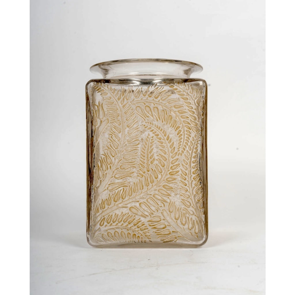 Vase « Myrrhis » verre blanc patiné sépia de René LALIQUE 4 Vase « Myrrhis » verre blanc patiné sépia de René LALIQUE 4